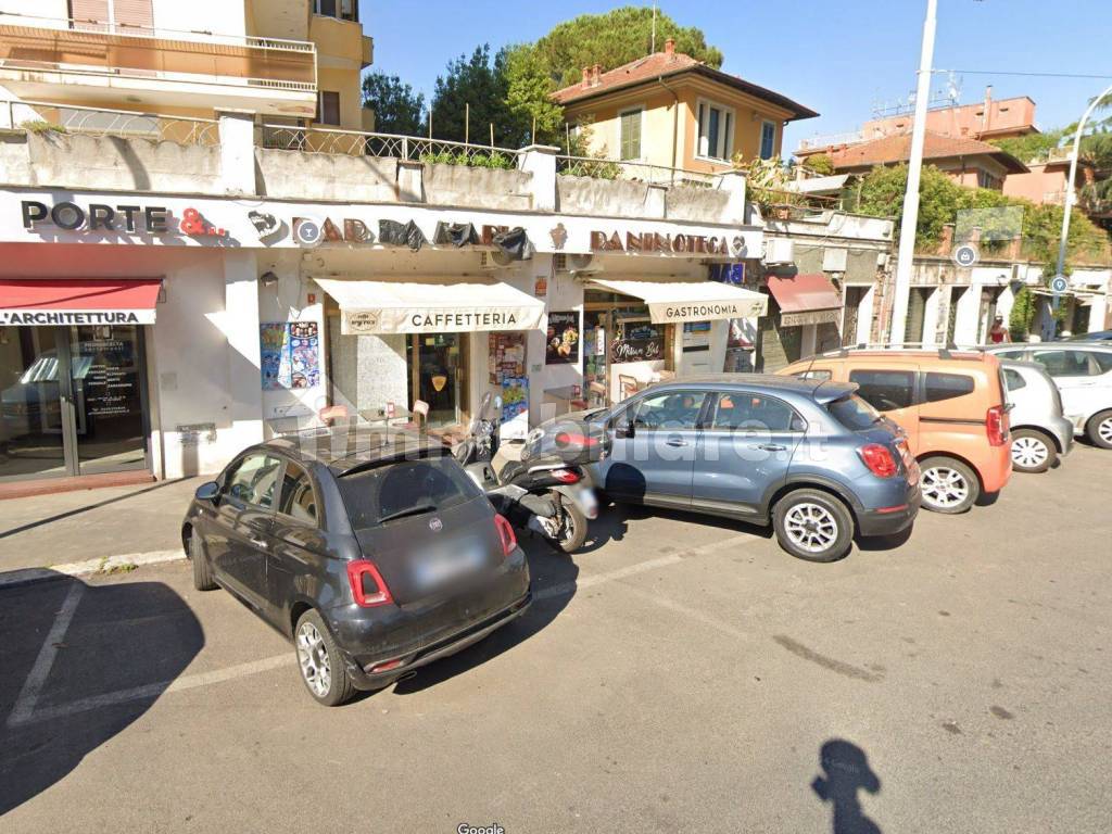 LOCALE COMMERCIALE CITTA’ GIARDINO A REDDITO