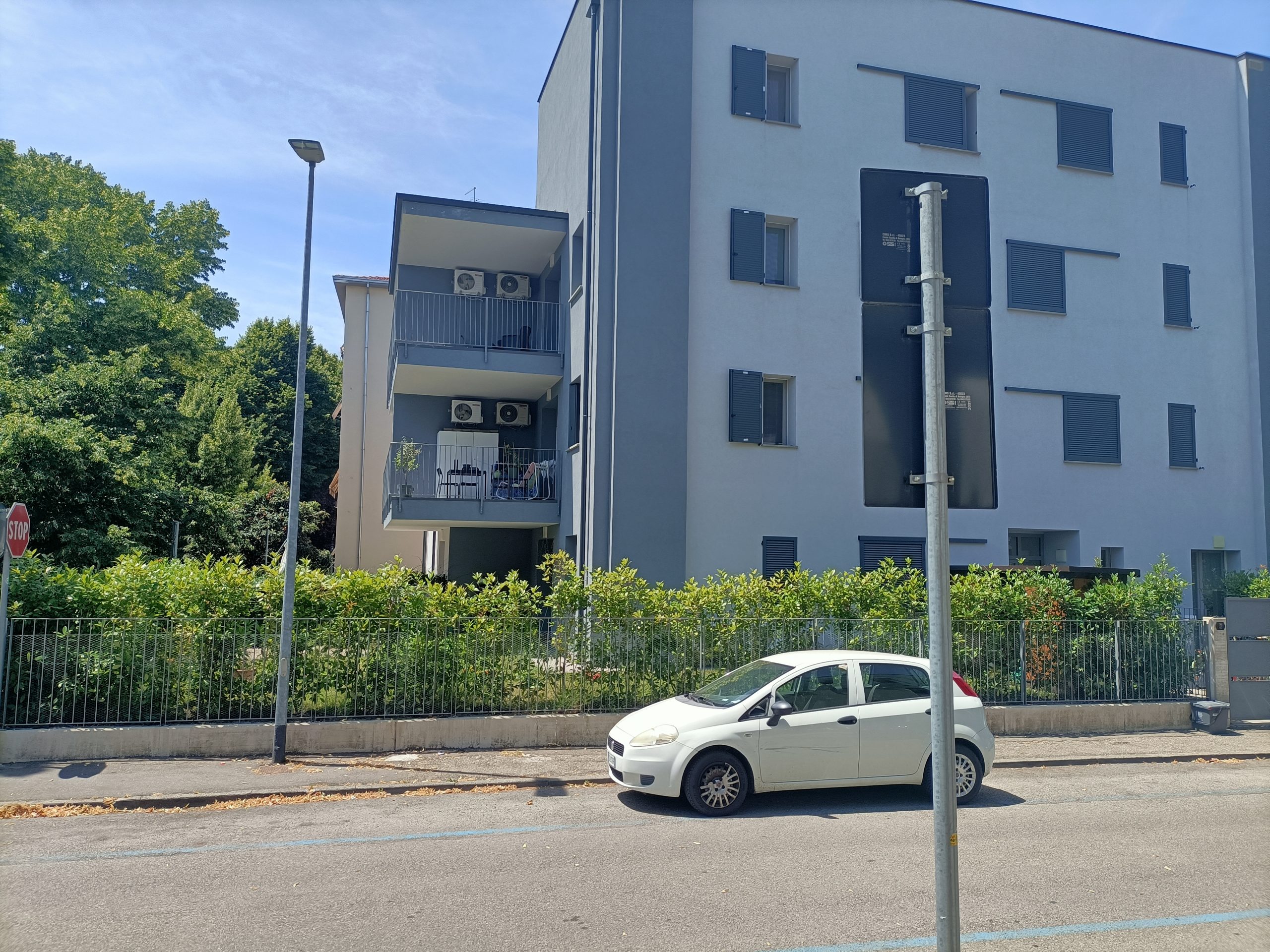 Bilocale arredato con terrazzo – Libero metà settembre – Solo USO TRANSITORIO