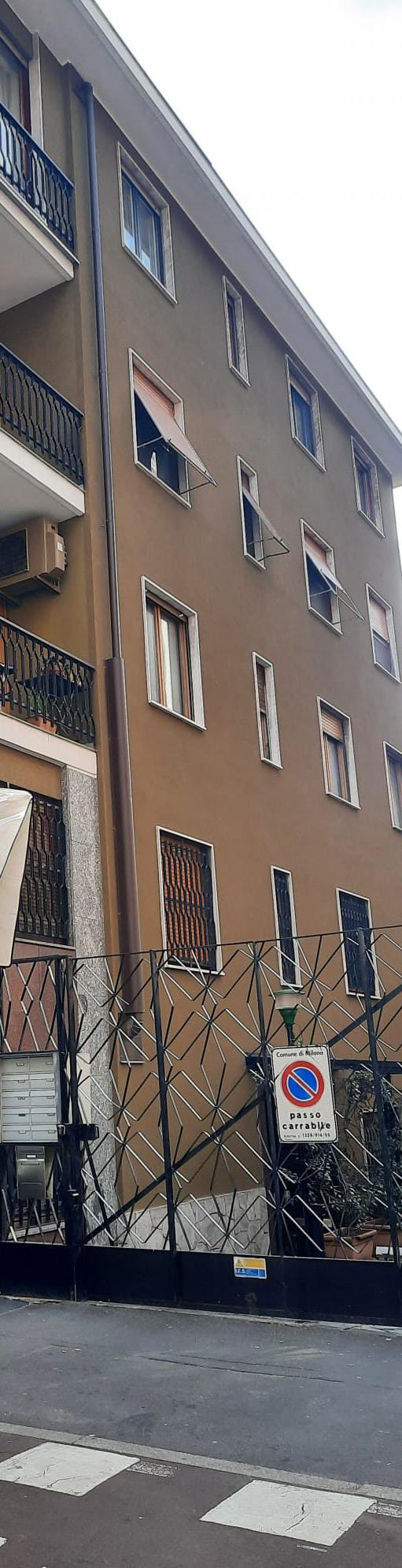 FITTASI  Box garage  in  Via Stresa  Milano trattativa riservata