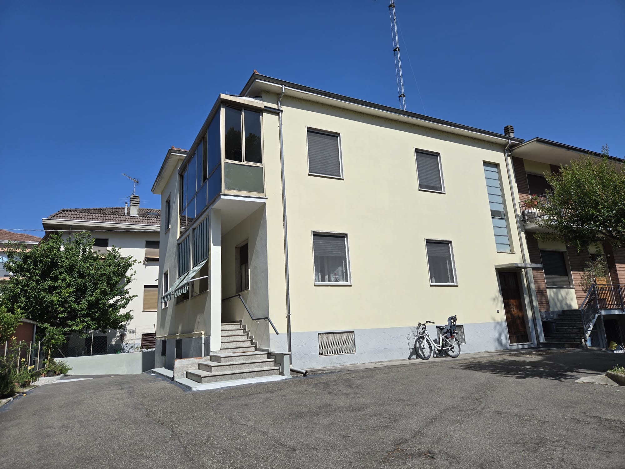 Affitto per sole studentesse – Appartamento con 3 camere matrimoniali canone incluso di tutte le spese