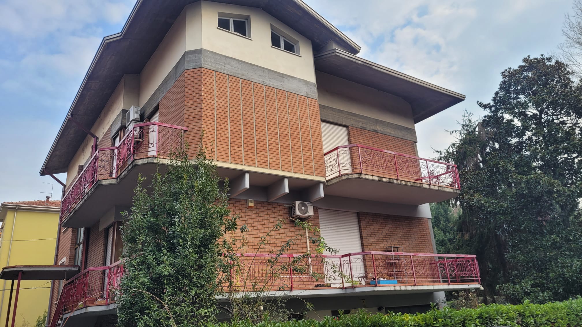 Attico Mansardato Ristrutturato in Vendita – Quartiere San Lazzaro