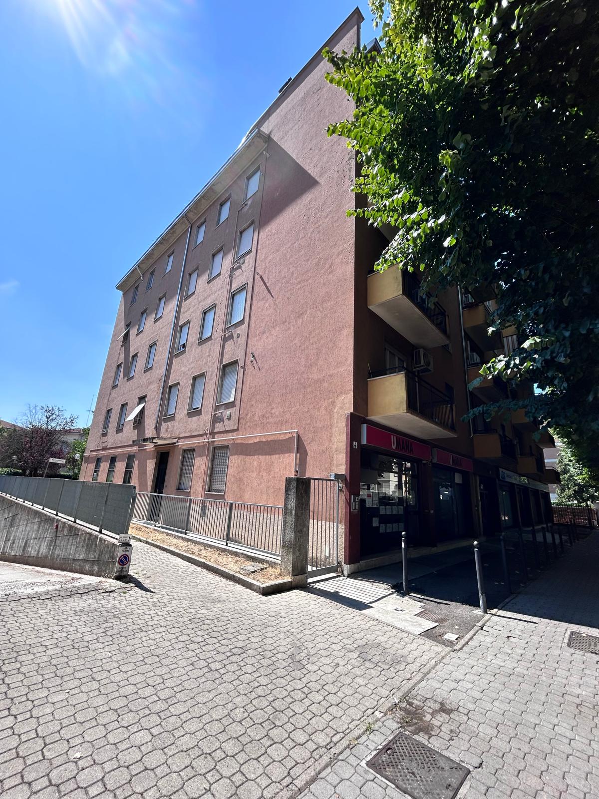 Pentalocale inizio via La Spezia a reddito
