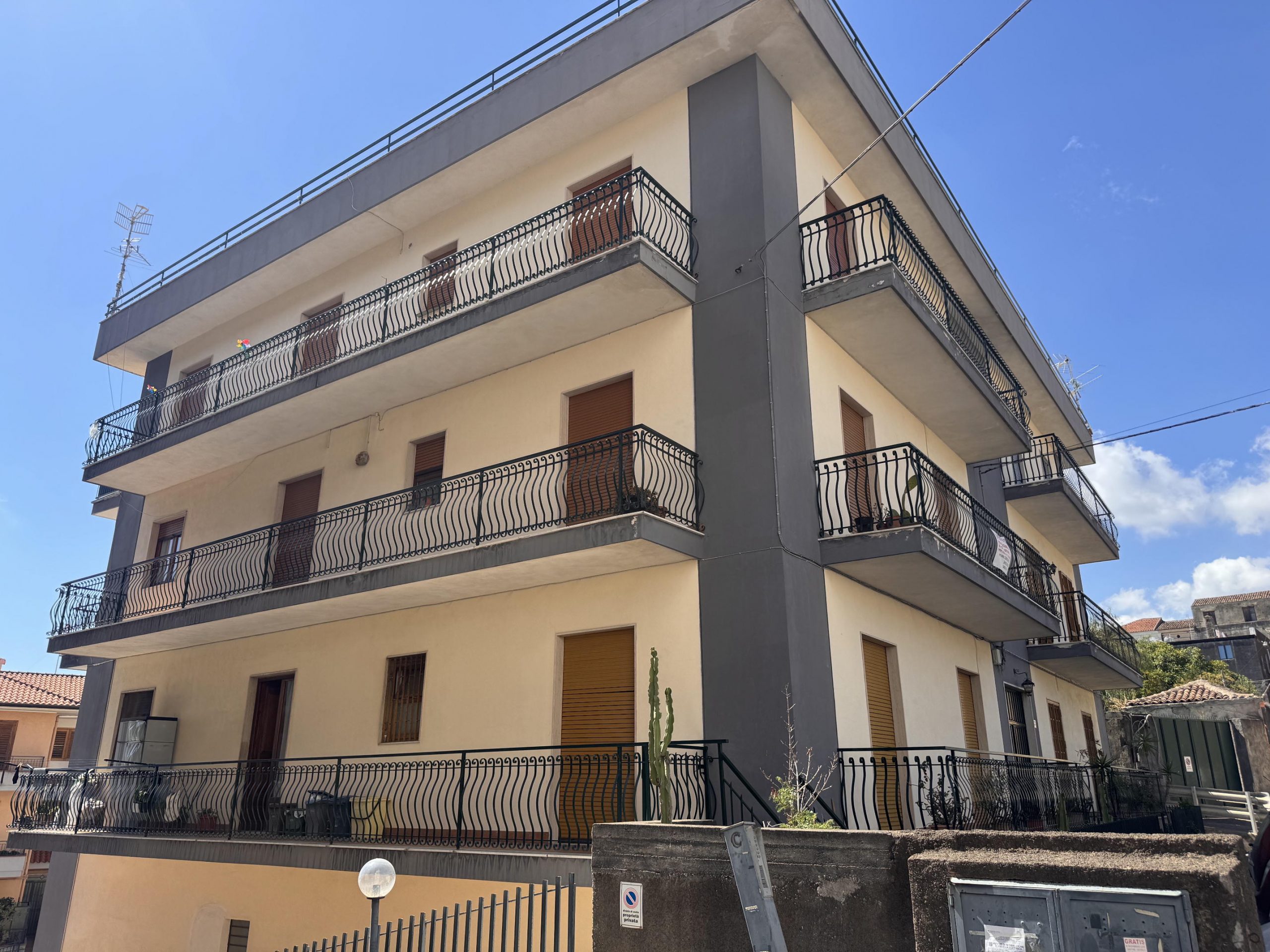 Ampio quadrivani con garage