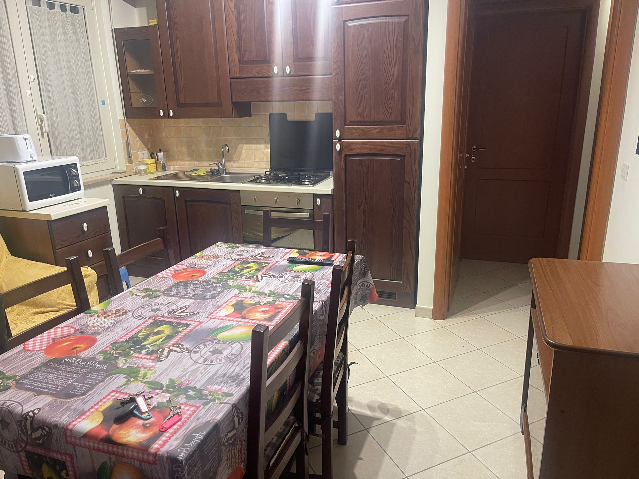 Affittasi per brevi periodi invernale casa a Roseto, adatta a lavoratori, giocatori o single