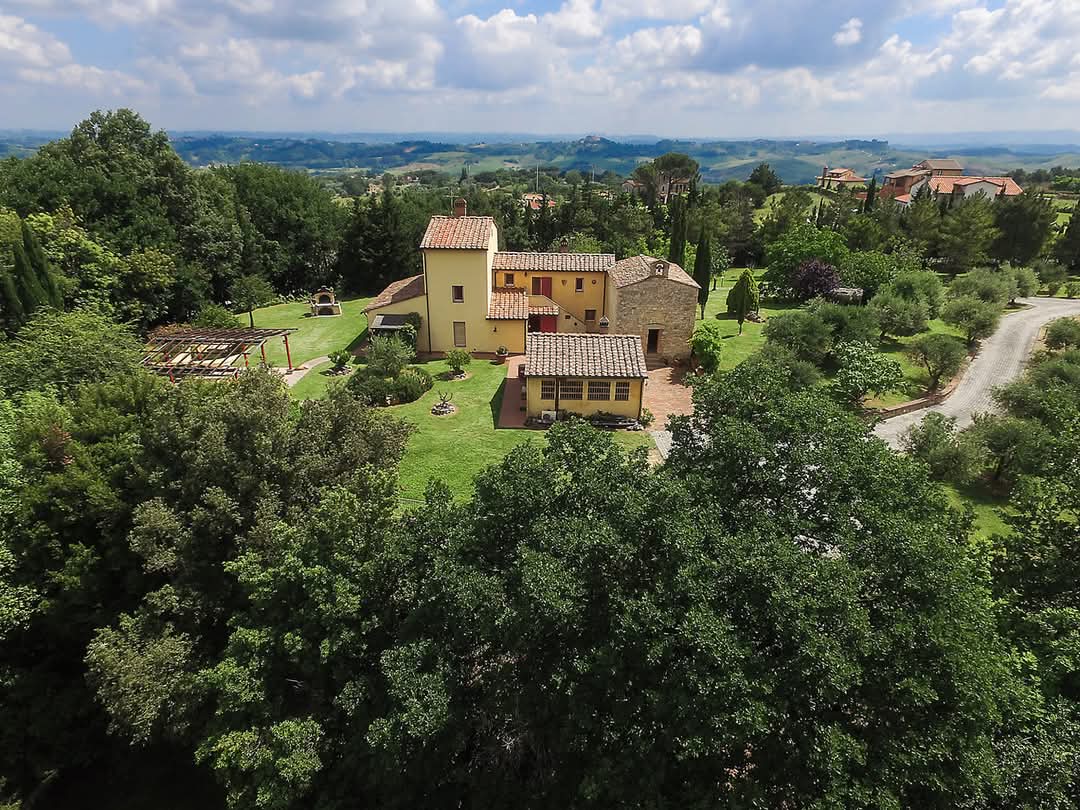 Casale storico con Pieve Romanica