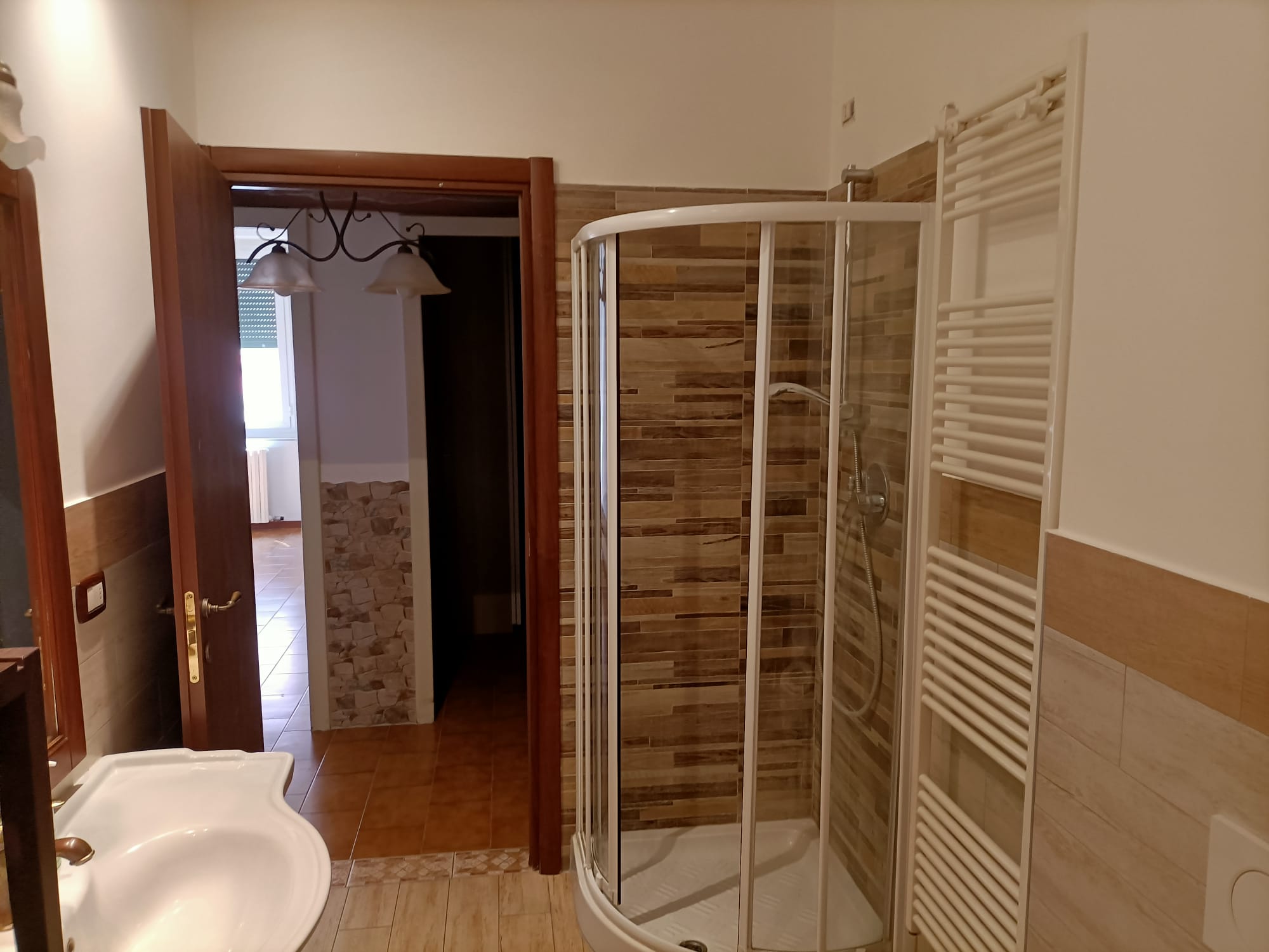 Affittasi camera in appartamento condiviso per studentesse/lavoratrice Image 4