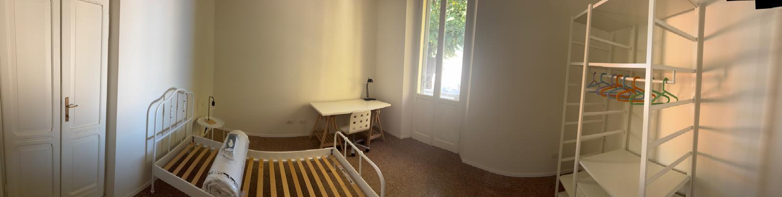 AFFITTASI in appartamento ristrutturato TRE STANZE PER SOLO DONNE STUDENTESSE/LAVORATRICI Image 8