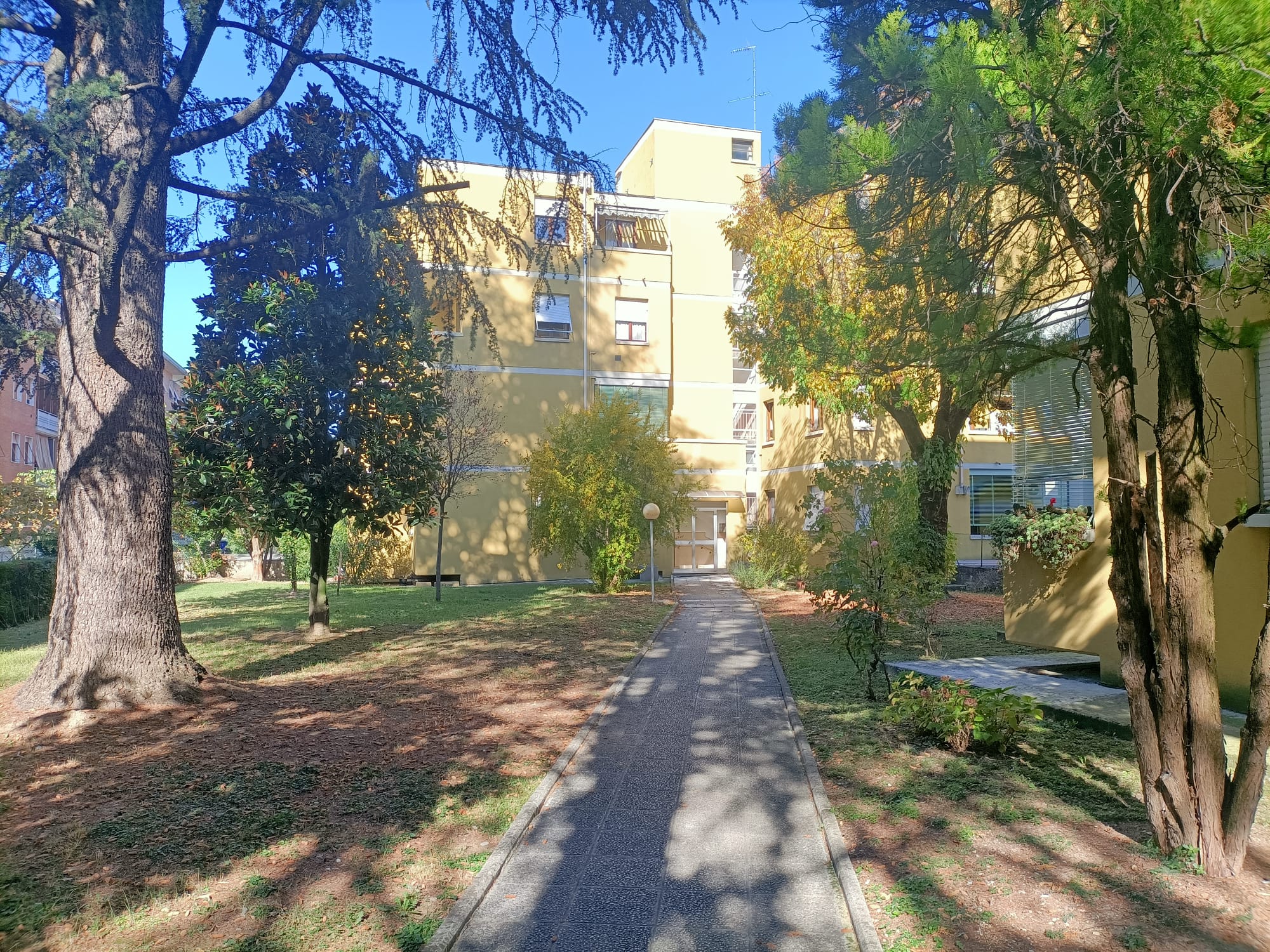 Trilocale da ristrutturare in zona Molinetto, Parma Terzo ed ultimo piano – Ottima luminosità e ampi spazi!