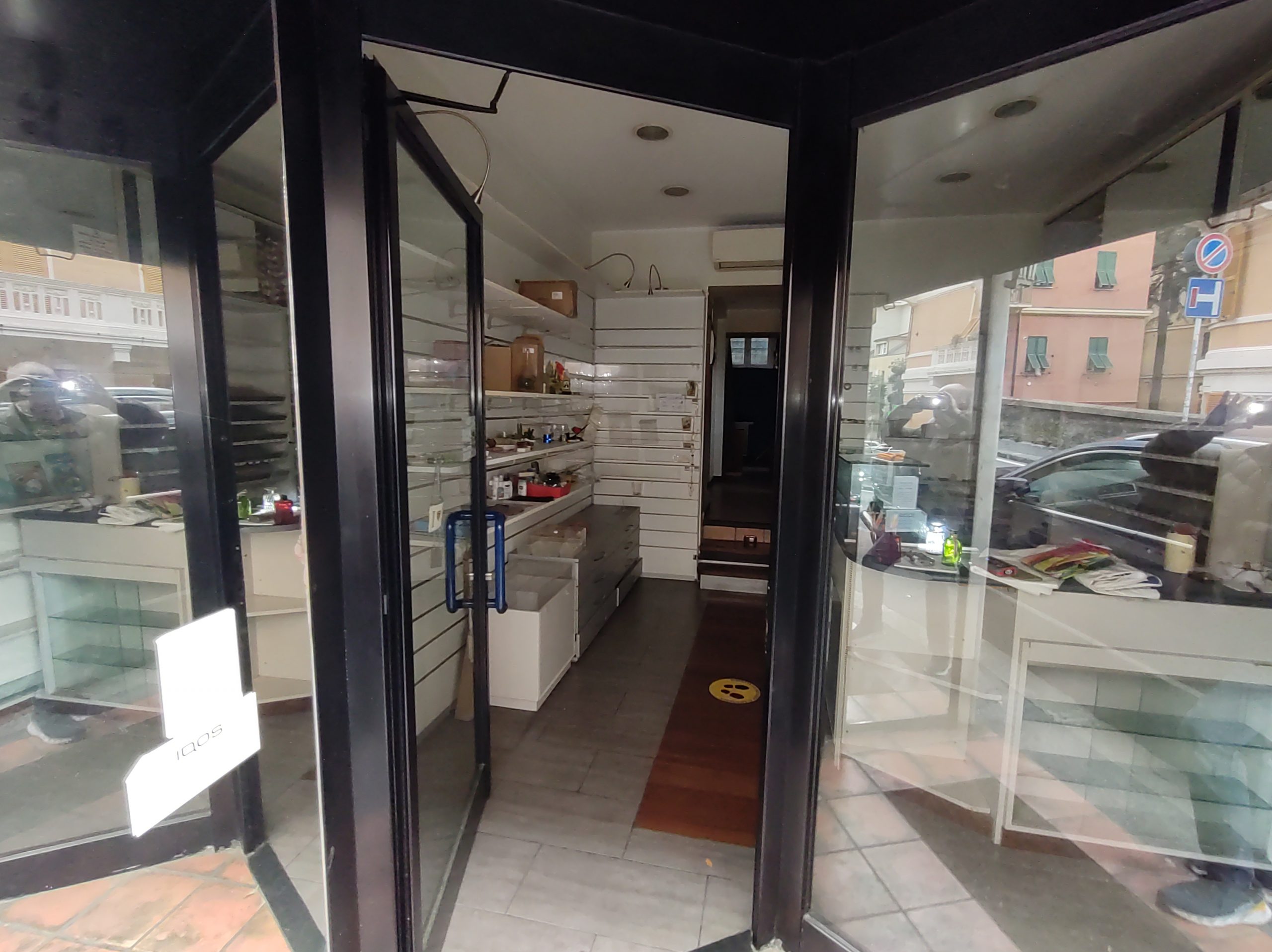 Genova zona Albaro – Affittasi locale commerciale 46 mq complessivi con servizio