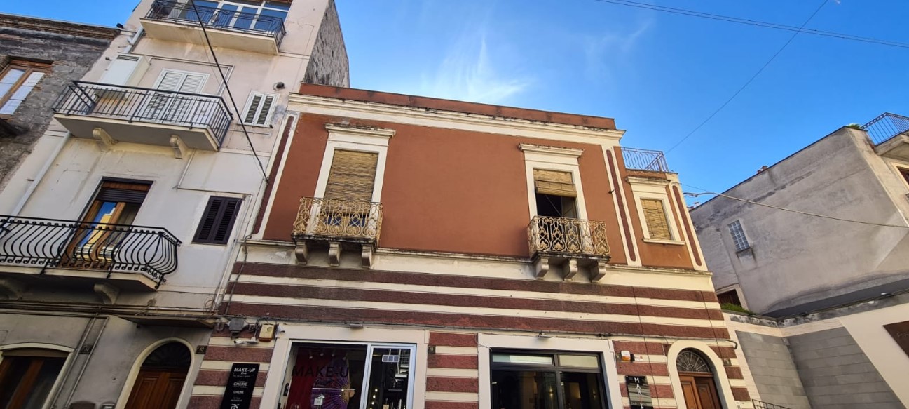 Bronte centro storico indipendente con giardino