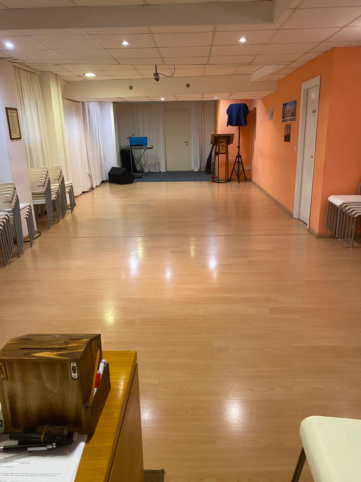 Roma: Locale Commerciale 200mq con Giardino, Ingresso Indipendente e Fronte Strada – Affitto a 1.300€