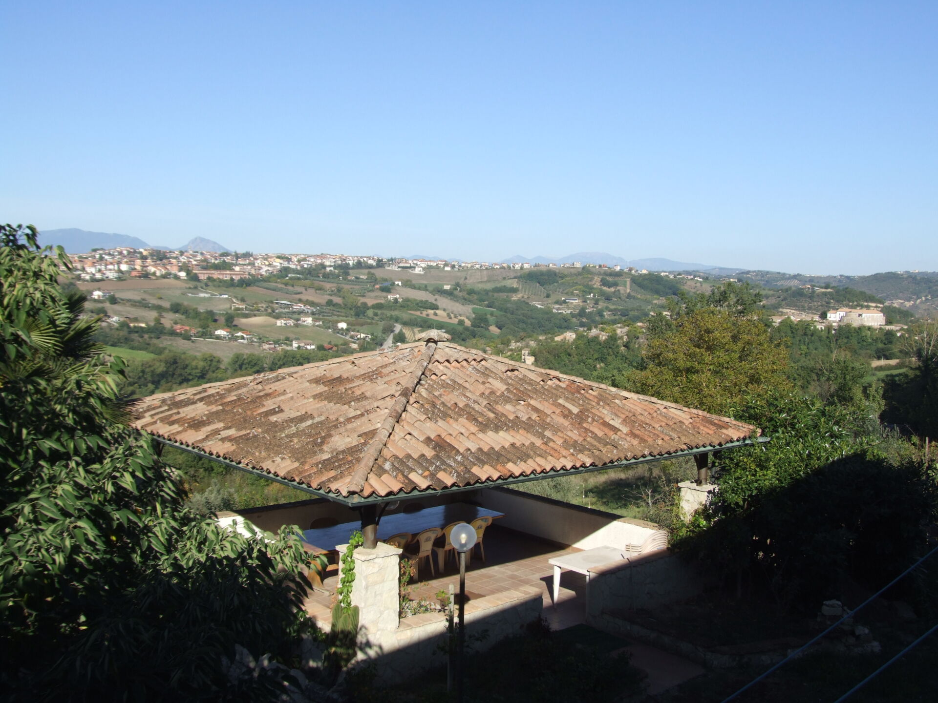 Casa in collina con terreno, molto panoramica