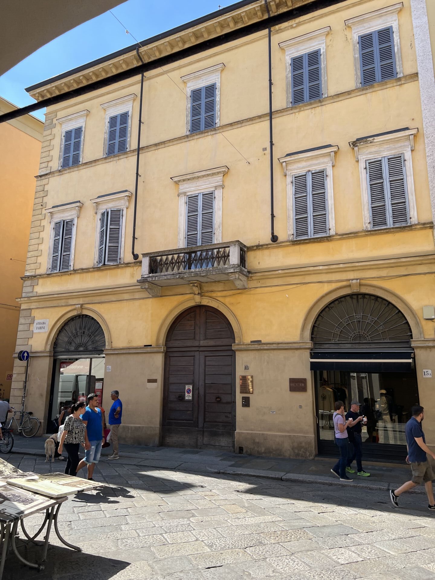 Prestigioso Ufficio di Rappresentanza in Affitto – Strada Farini, Parma