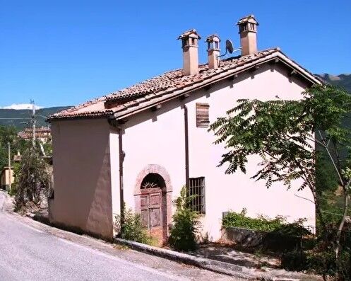 PORZIONE DI CASALETTO CON POSSIBILITÀ DI TERRENO