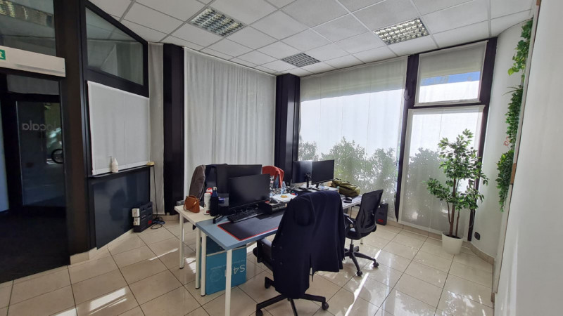 Ufficio in affitto di 253 mq Image 4