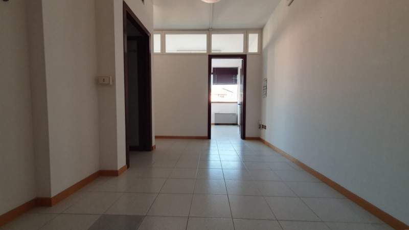 Ufficio in affitto di 76 mq a Mirandola Image 6