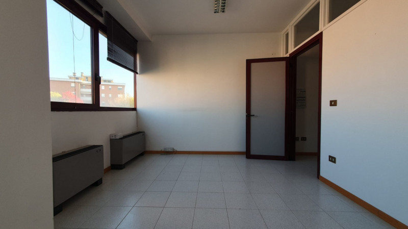 Ufficio in affitto di 76 mq a Mirandola Image 7