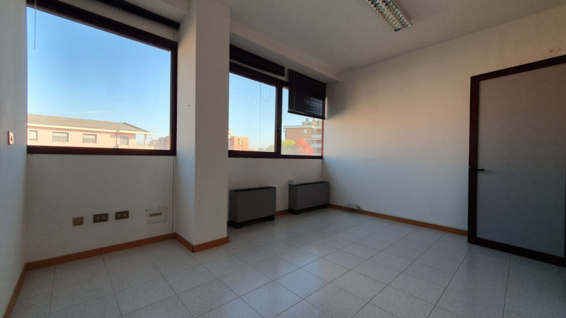 Ufficio in affitto di 76 mq a Mirandola Image 5