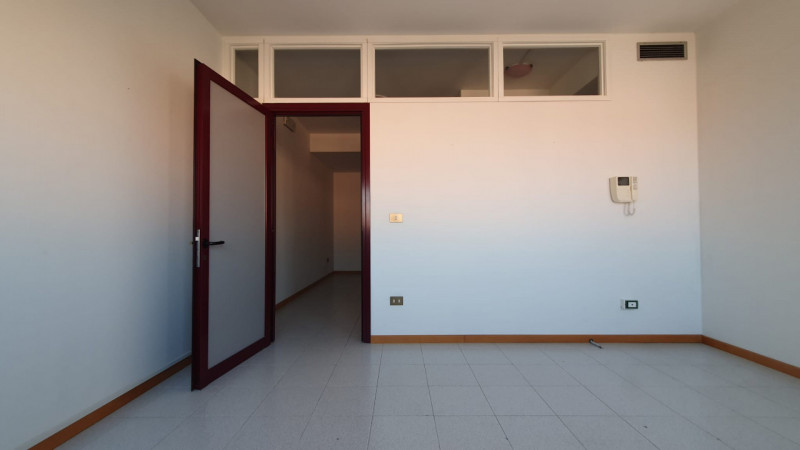 Ufficio in affitto di 76 mq a Mirandola Image 8