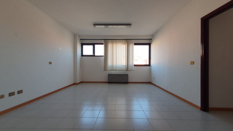 Ufficio in affitto di 76 mq a Mirandola Image 10