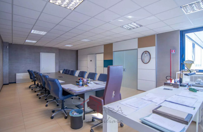 Ufficio in affitto di 220 mq a Padova Image 4