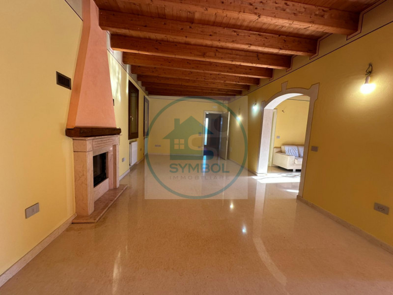 Casa singola in vendita di 400 mq a San Giorgio delle Pertiche Thumbnail