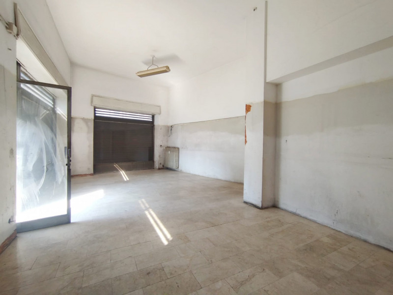 Negozio in affitto di 64 mq Image 2