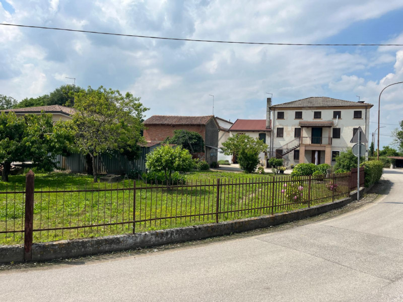 Casa singola in vendita di 360 mq a Castelfranco Veneto Thumbnail