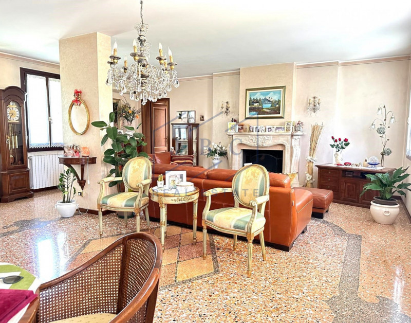 Villa in vendita di 280 mq a Santa Maria di Campagna Image 4
