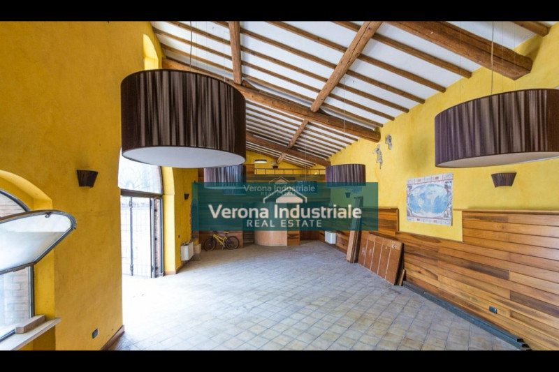 Negozio in affitto di 300 mq a Palazzolo Thumbnail