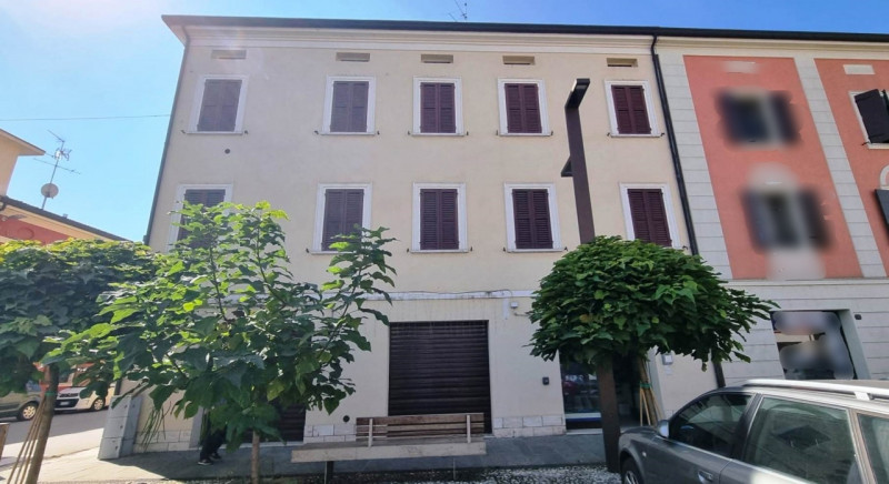 Palazzo in vendita di 300 mq a Novi di Modena Image 8