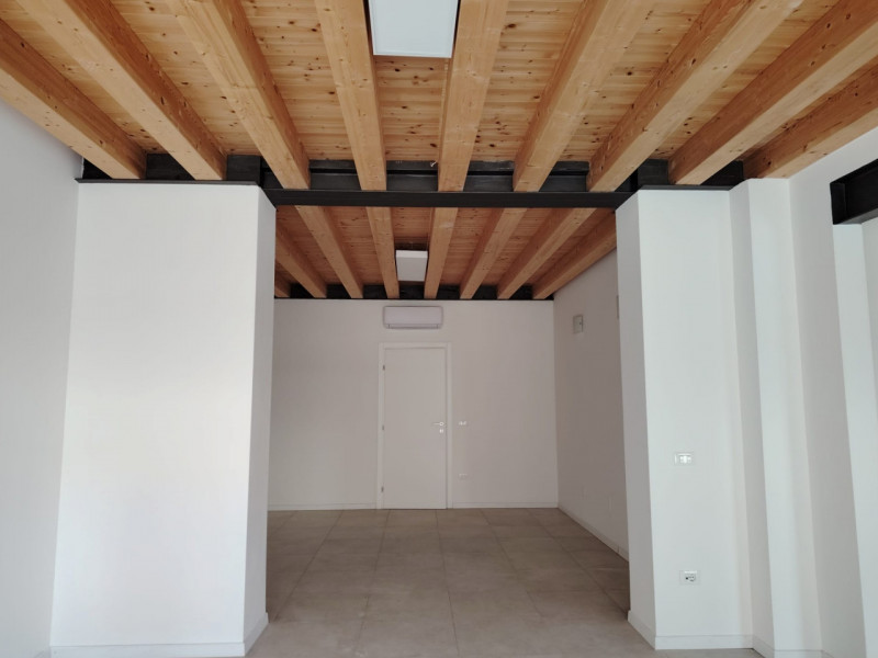 Negozio in affitto di 60 mq a Abano Terme Image 2