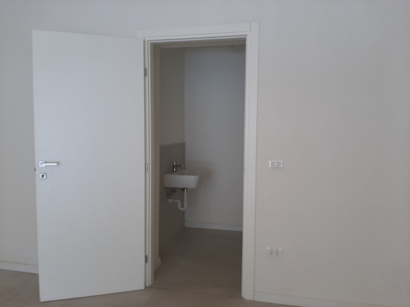 Negozio in affitto di 60 mq a Abano Terme Thumbnail