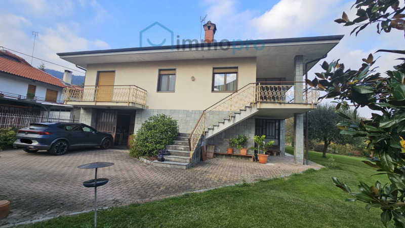 Casa singola in vendita di 255 mq a Forno Canavese Image 2