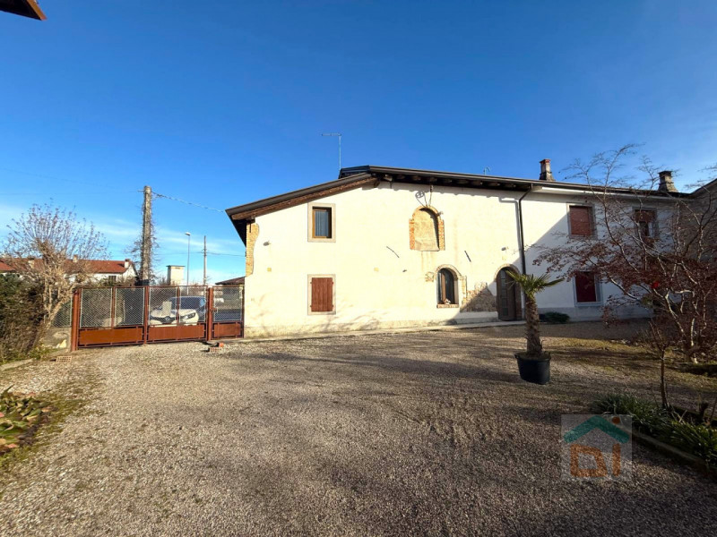 Casa a schiera in vendita di 200 mq a Ruda / Rude Image 2
