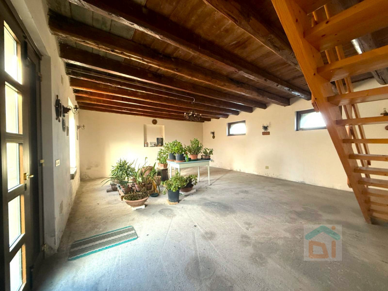 Casa a schiera in vendita di 200 mq a Ruda / Rude Thumbnail