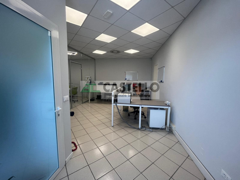 Negozio in vendita di 65 mq a Castagnara Image 8