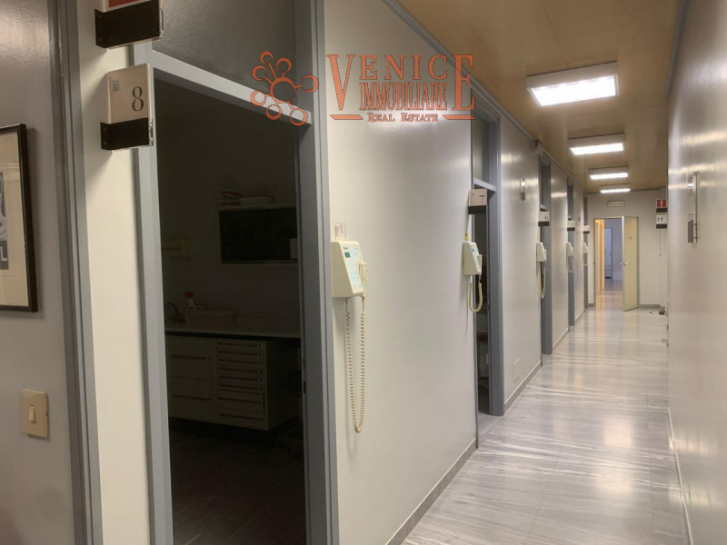 Ufficio in vendita di 350 mq a Venezia Image 2