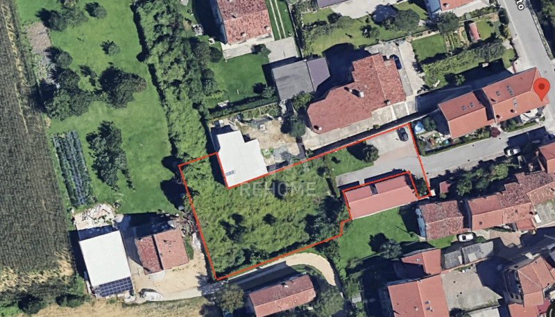 Terreno in vendita di 1390 mq a Udine Thumbnail