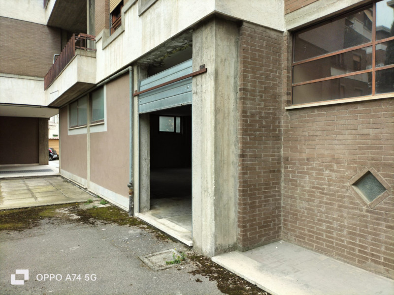Magazzino in vendita di 93 mq a Terni Image 2