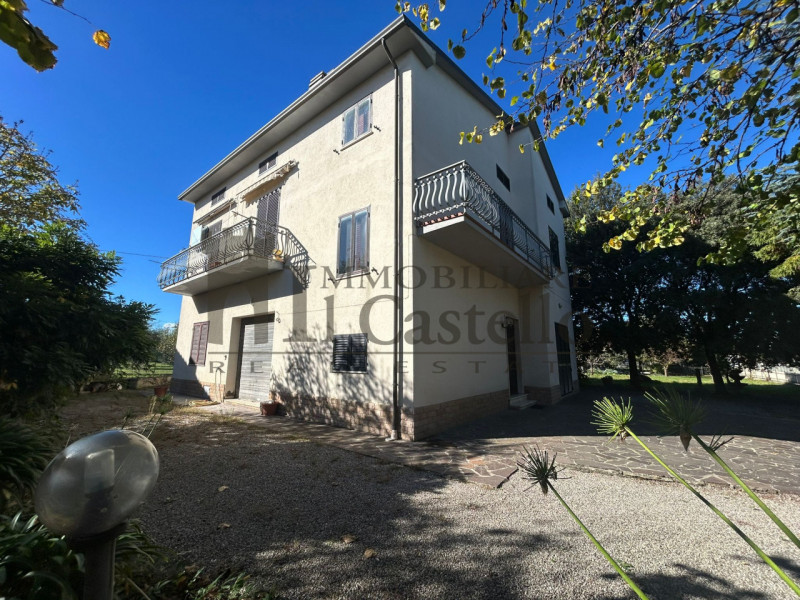 Casa singola in vendita a Castiglione del Lago Image 2