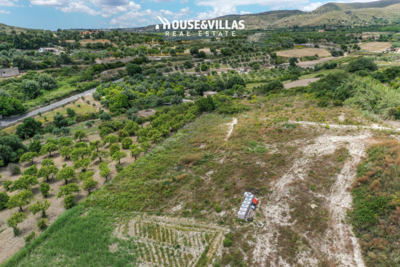 Terreno in vendita di 8590 mq Image 9