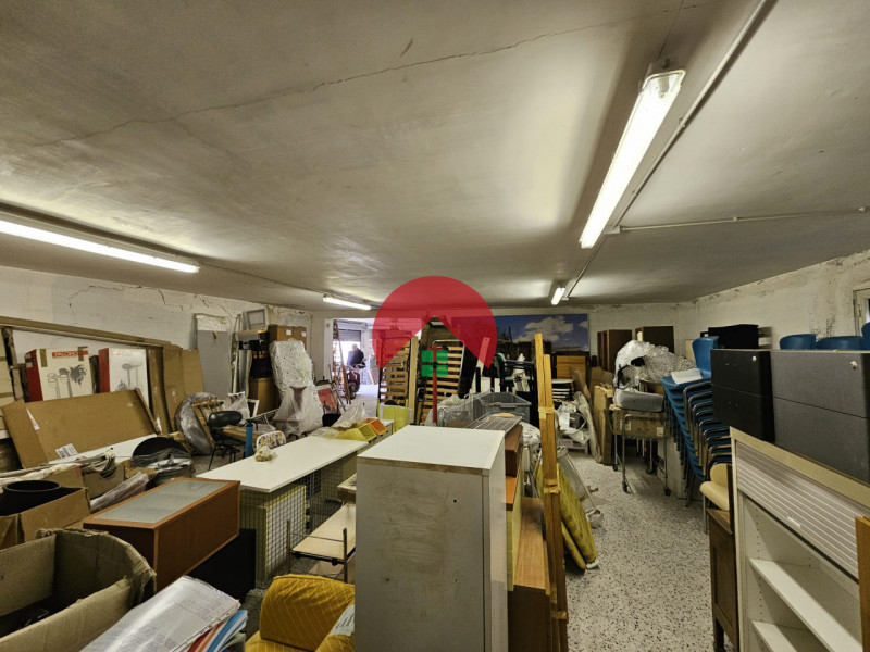 Magazzino in vendita di 137 mq Image 2