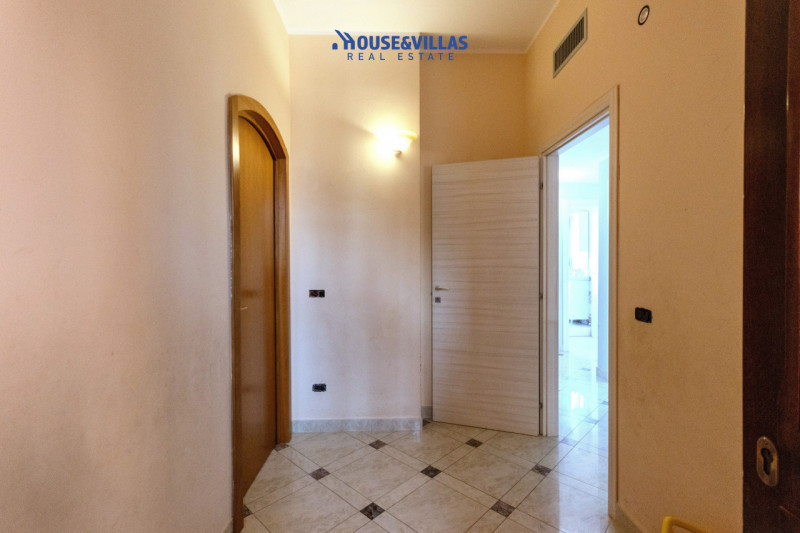 Villa in vendita di 540 mq Image 4