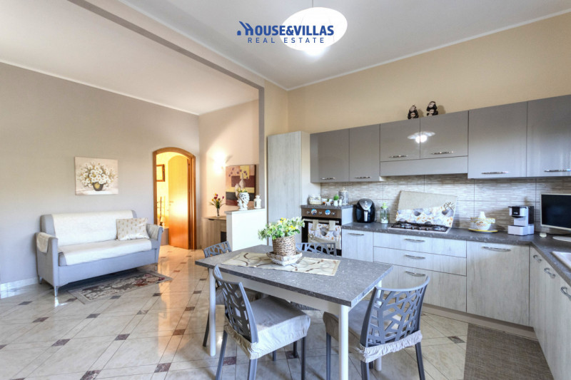 Villa in vendita di 540 mq Image 2