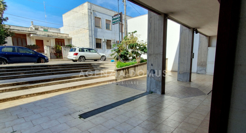 Negozio in vendita di 70 mq a Racale Thumbnail