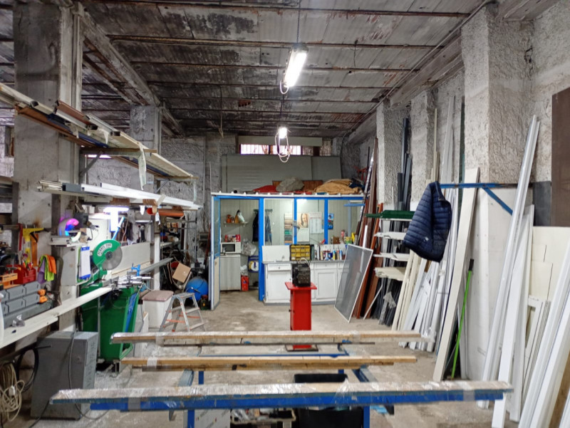 Magazzino in vendita di 327 mq a Napoli Image 3