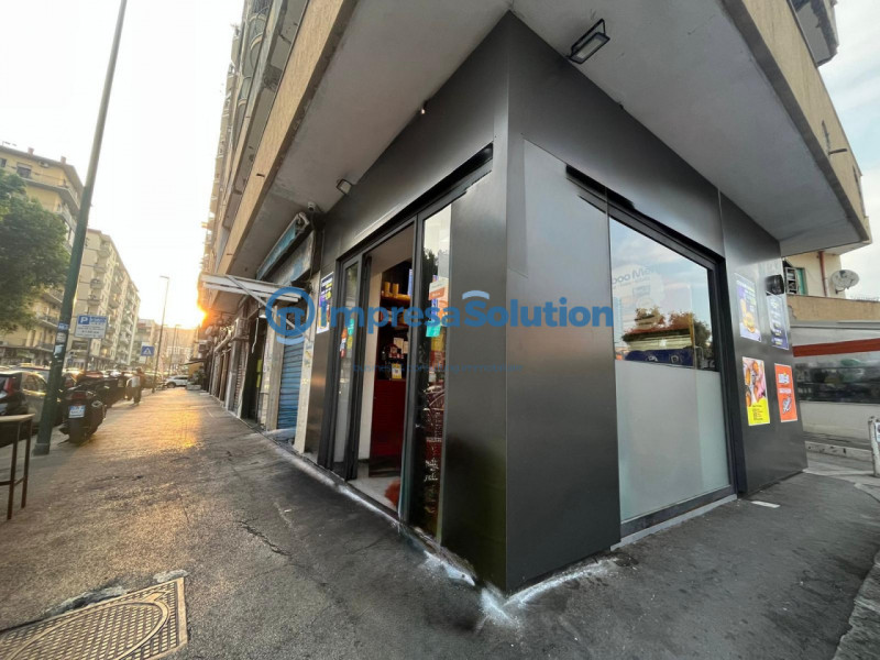 Attivita commerciale in vendita di 29 mq a Napoli Image 4