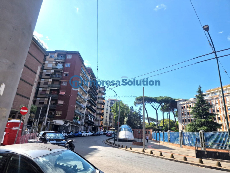 Negozio in affitto di 38 mq a Napoli Image 4