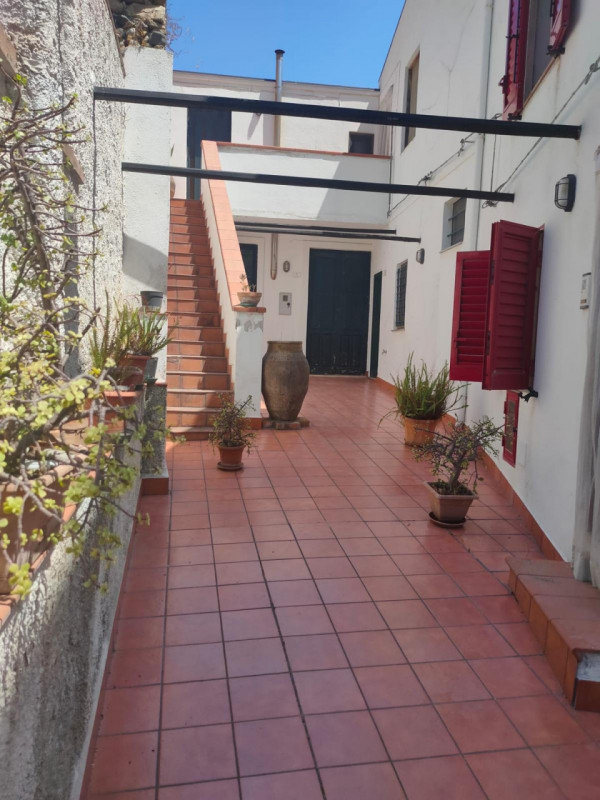 Casa singola in vendita di 215 mq a Barcellona Pozzo di Gotto Image 2